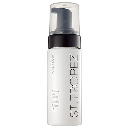 St. Tropez Gradual Tan Everyday Mousse provides a natural and authentic-looking tanning effect.