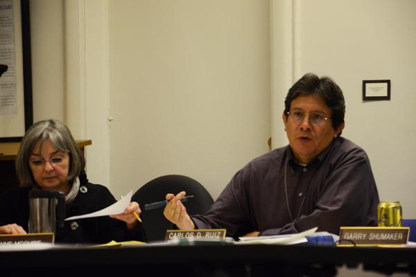 Carlos Ruiz, Evanston preservation coordinator, speaks Tuesday at a meeting of the citys preservation commission. The commission unanimously improved Northwestern plans to combine Phi Mu Alpha and Hobart House into one building.
