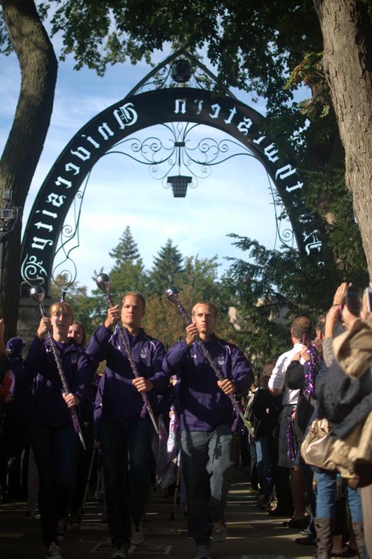 Drum majors — Weinberg sophomore Elisabeth Sladek, Weinberg senior Will Ritter and Medill senior Fritz Burgher — lead the band and the class of 2017 and transfers through The Arch. Students participated in the fifth annual tradition Tuesday.
