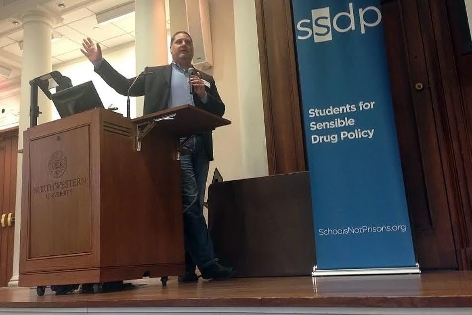 Former police officer Ryan Harmon talks to student drug policy activists at the Midwest Regional SSDP Conference. The conference attracted more than 60 students from across the region.