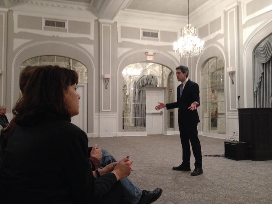 State Sen. Daniel Biss (D-Evanston) discusses state retirement policy with community members. The event was co-hosted by MidLife Ventures, a non-profit for seniors, and the Merion, a luxury home for seniors.