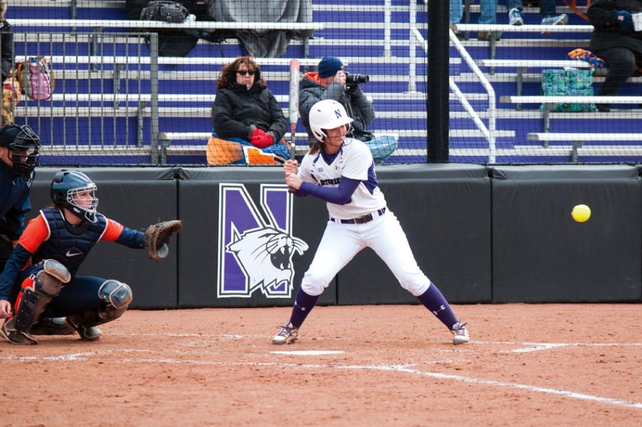 Julia+Kuhn+takes+a+pitch.+The+senior+clubbed+two+hits+and+recorded+two+RBI+in+Northwestern%E2%80%99s+blowout+of+DePaul.+
