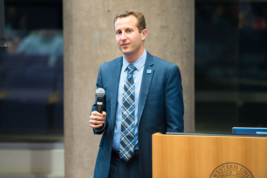 Humane Society representative Paul Shapiro gives the keynote speech at a gala recognizing Real Food at NU’s efforts to make NU dining halls healthier and more sustainable. Shapiro discussed how a plant-based diet can benefit personal health and slow climate change.