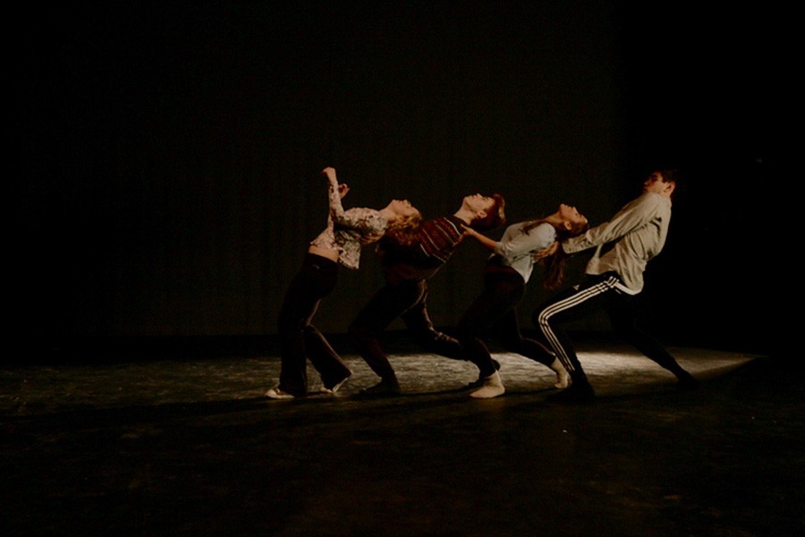 Students+perform+in+a+rehearsal+for+the+new+show+%E2%80%9CAlien.%E2%80%9D+The+show+was+created+by+a+student+for+an+independent+study+project+that+aims+to+explore+the+intersection+between+film+and+live+theater.+
