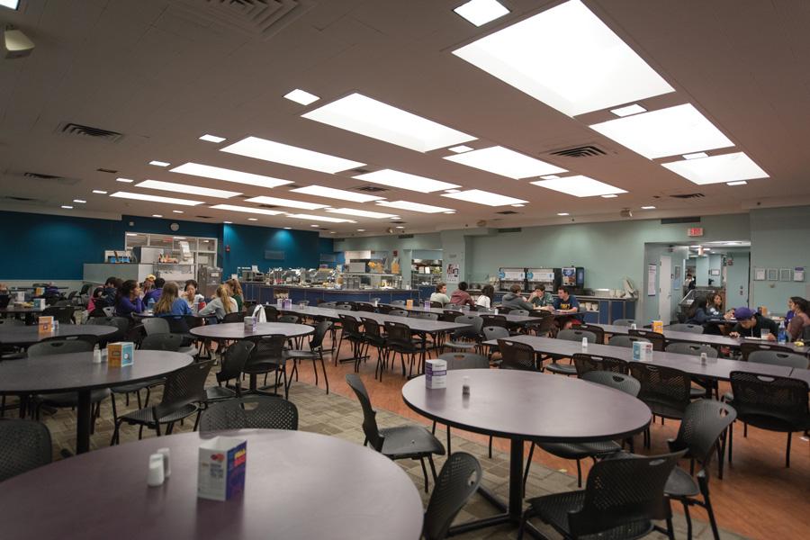 Sargent+dining+hall+during+late-night+hours.+Northwestern+Dining+is+implementing+campus-wide+changes+this+year%2C+including+new+late-night+food+options+and+improvements+to+dining+hall+menus.