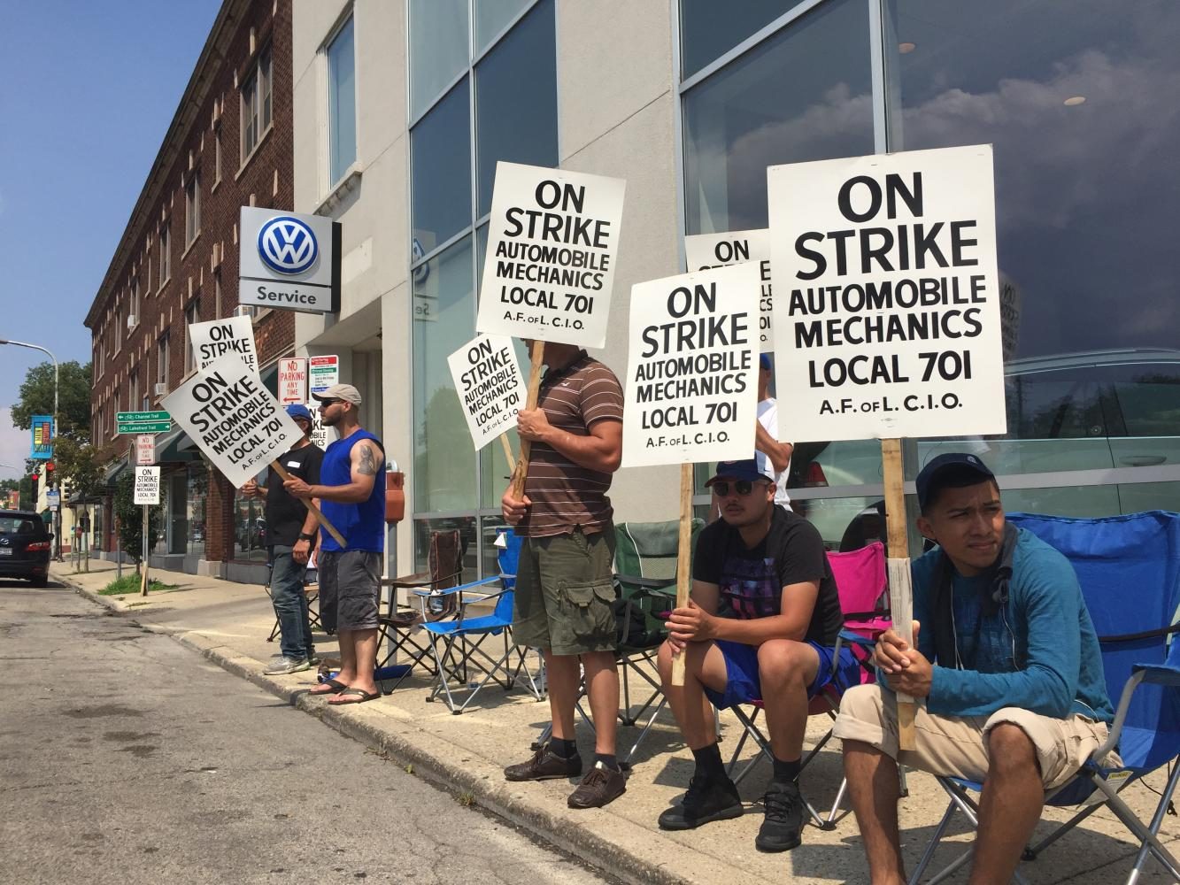 Auto mechanics on strike outside the Autobahn Volkswagen in Evanston. The mechanics are among 2,000 striking throughout the Chicago area.