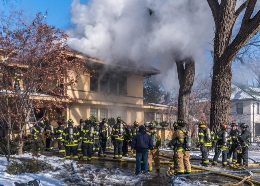Firefighters+fight+a+blaze+on+the+2800+block+of+Sheridan+Place.+Over+ten+municipalities+assisted+the+Evanston+Fire+Department+in+putting+out+the+fire.+