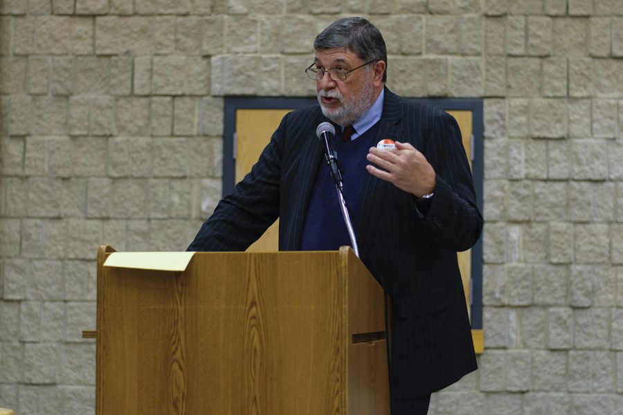 Cook County Commissioner Larry Suffredin speaks at a town hall last year.