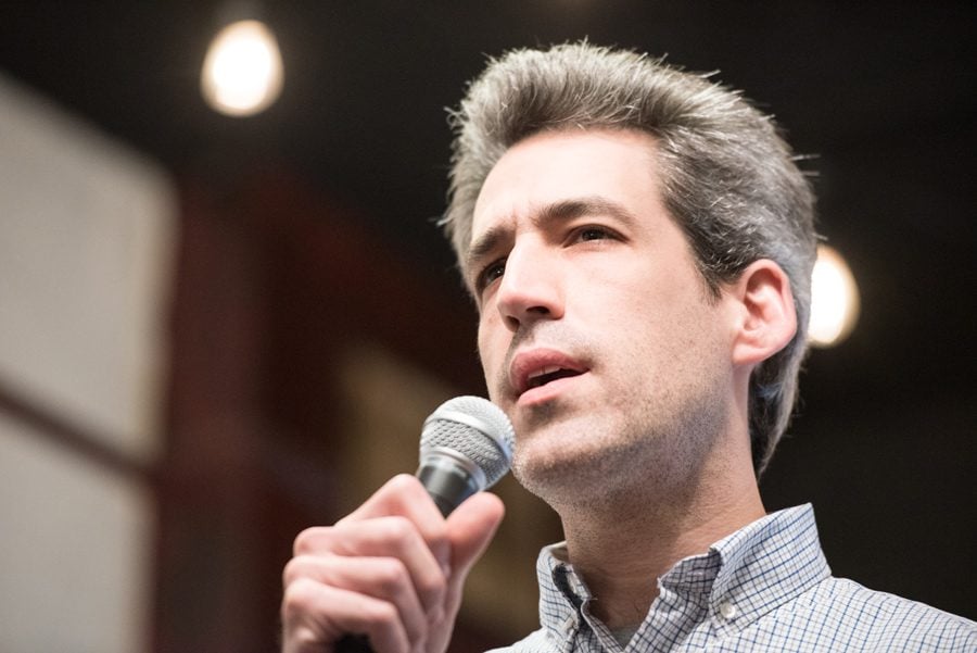 State Sen. Daniel Biss (D-Evanston) speaks to students at Kafein, located at 1621 Chicago Ave. He discussed his Israeli roots and his gubernatorial campaign. 