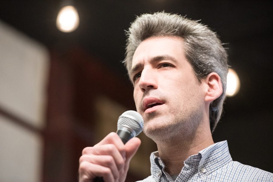 State Sen. Daniel Biss (D-Evanston) speaks to students at an event in Evanston. Biss will be the new executive director of Rust Belt Rising, a nonprofit aimed at training Democratic candidates.