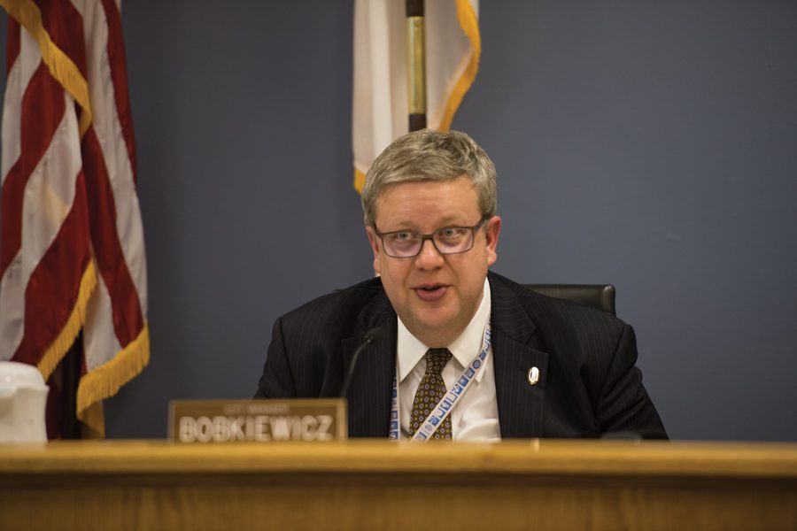 City manager Wally Bobkiewicz speaks at a meeting. Bobkiewicz on Saturday urged aldermen to vote not to eliminate the communicable disease surveillance specialist in the proposed 2019 budget.