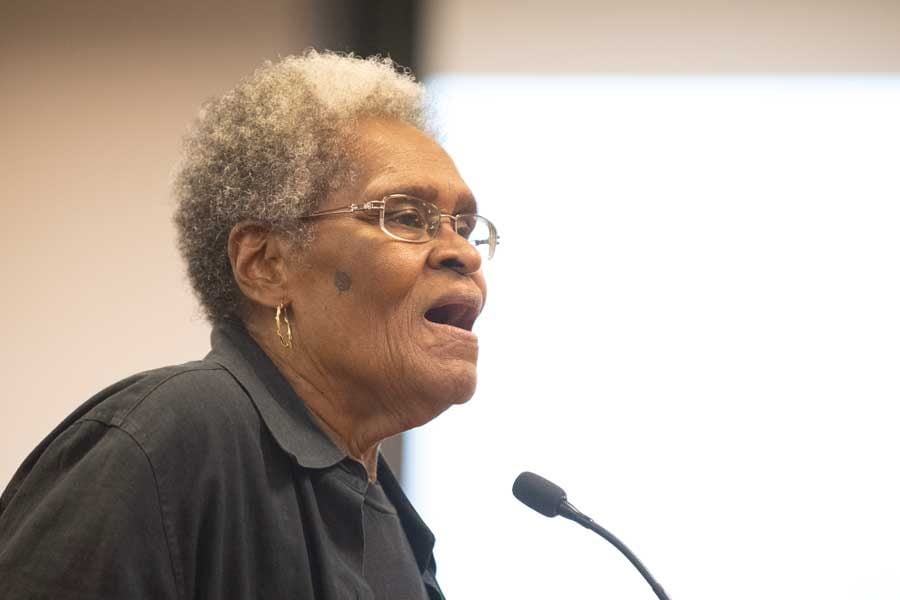 Former 5th Ward alderman Delores Holmes speaks at City Council. Holmes and other 5th Ward residents urged aldermen to preserve a historic building in the ward.