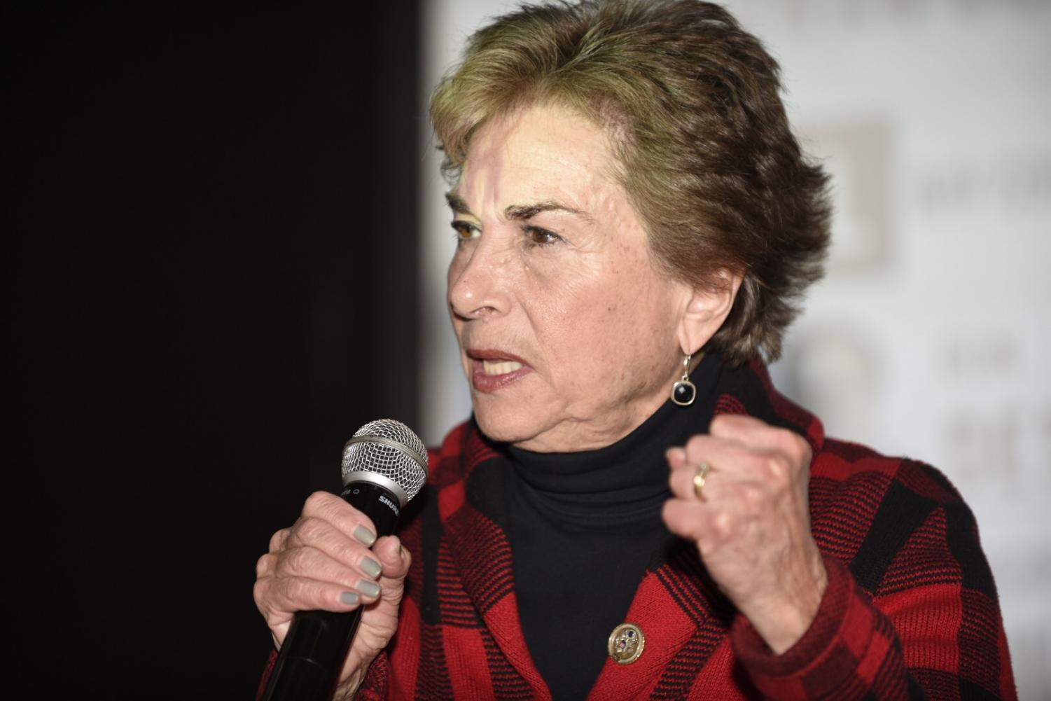 Schakowsky Wins Re-election