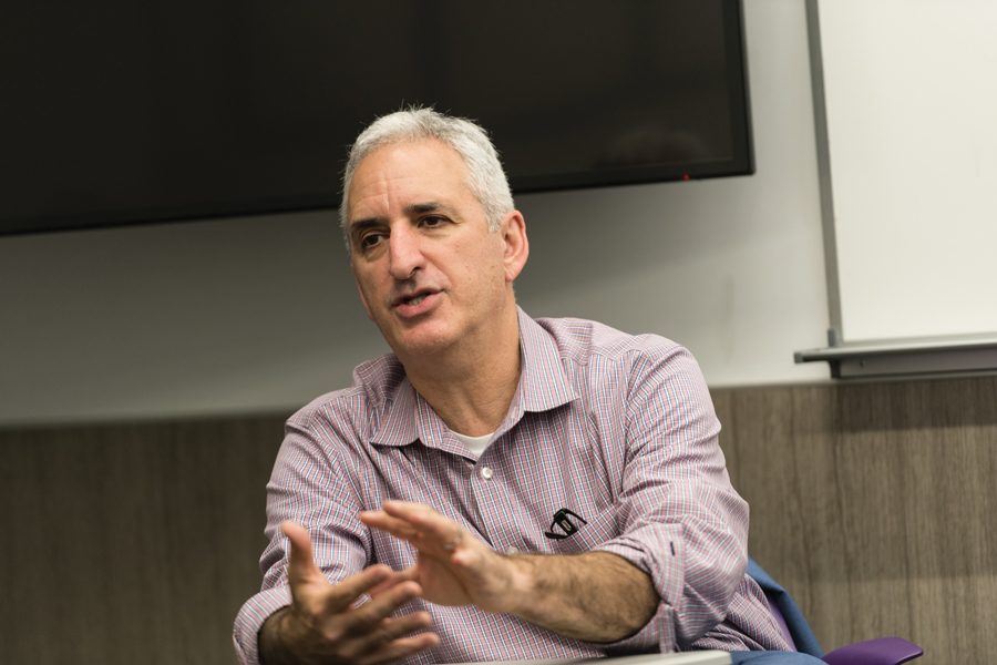 Economist Bill Gale of the Brookings Institution at Wednesday night’s event. Gale discussed the problems with 2020 Democratic candidates’ proposed fiscal policies.