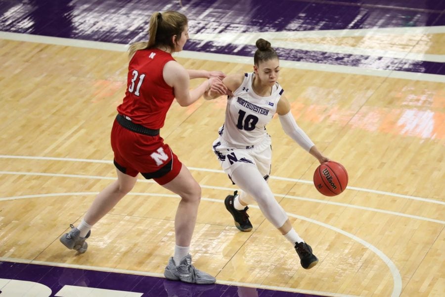 Lindsey Pulliam drives to the basket. The senior guard scored 23 points in No. 7 Northwesterns victory over UCF in the Round of 64.