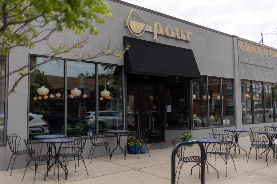 Exterior photo of Evanston Pour with outdoor seating.