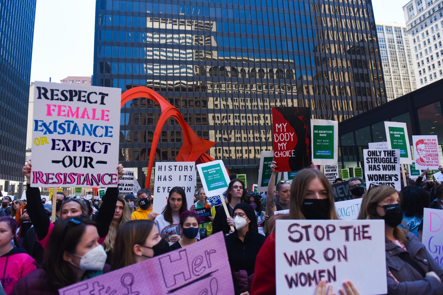 A+crowd+gathered+at+Federal+Plaza+in+Chicago+Saturday+afternoon+for+what+organizers+called+%E2%80%9CWe+Won%E2%80%99t+Go+Back%3A+Rally+to+Defend+Abortion+Rights.%E2%80%9D+The+rally+was+organized+by+a+collection+of+Chicago+activist+organizations+focused+mainly+on+women%E2%80%99s+rights+and+healthcare+rights.+The+protest+comes+after+a+draft+of+a+Supreme+Court+decision+that+would+overturn+Roe+v.+Wade+leaked+last+week.