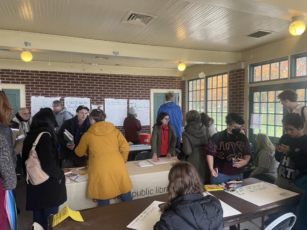 Evanston%E2%80%99s+Climate+Hope+event+brought+together+residents%2C+activists%2C+students+and+climate+organizations+to+discuss+their+feelings+about+climate+change.