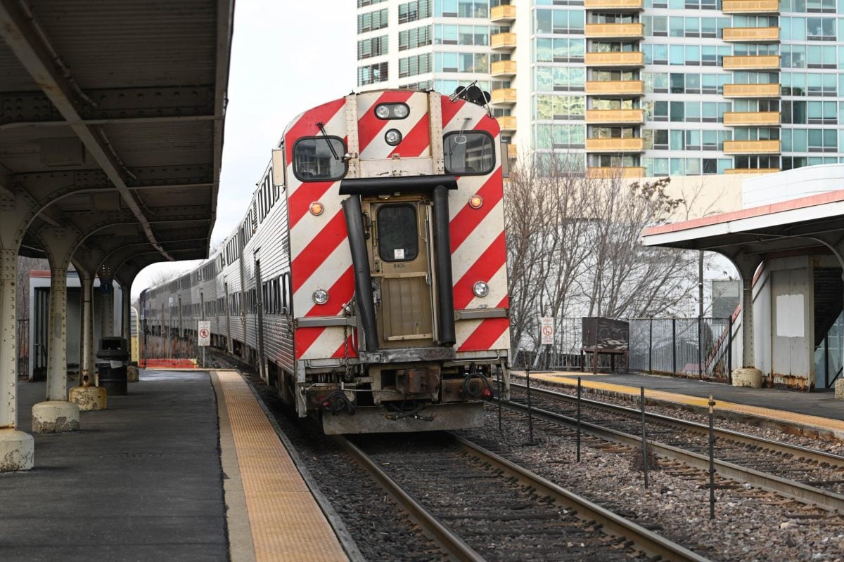 A+northbound+Union+Pacific+North+Line+train+leaves+Davis+Street+station+in+downtown+Evanston+on+Thursday.