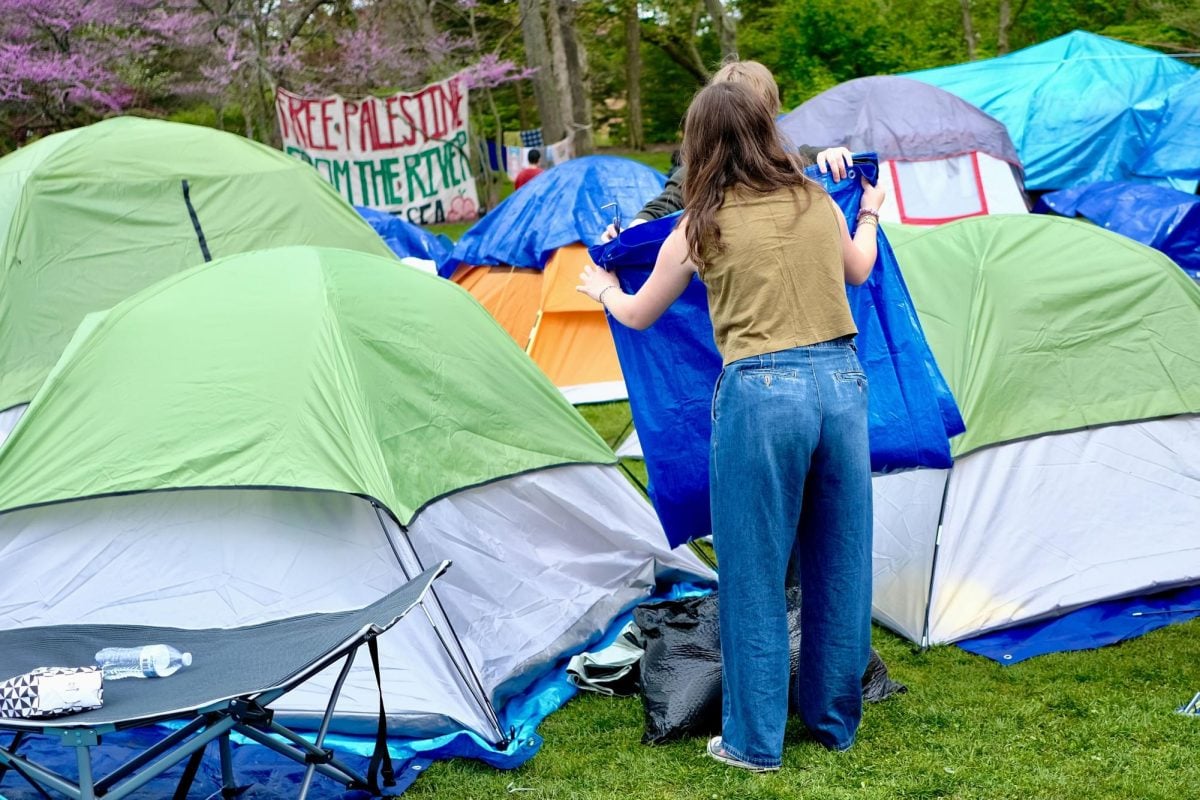 Demonstrators+began+taking+tents+down+on+Deering+Meadow+at+about+3+p.m.+Monday+after+organizers+reached+an+agreement+with+administrators.