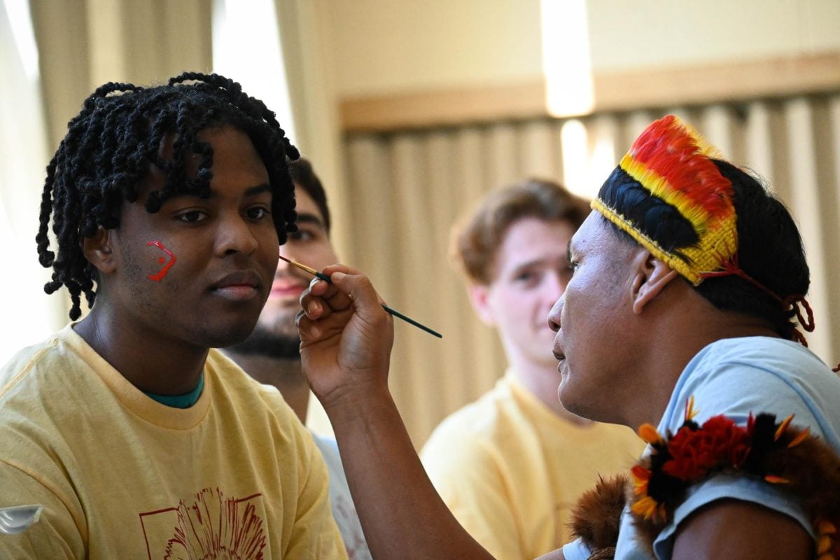 Chief+Tapi+Yawalapiti+paints+Medill+sophomore+Jacob+Morlock%E2%80%99s+face+with+a+red+Indigenous+marking.