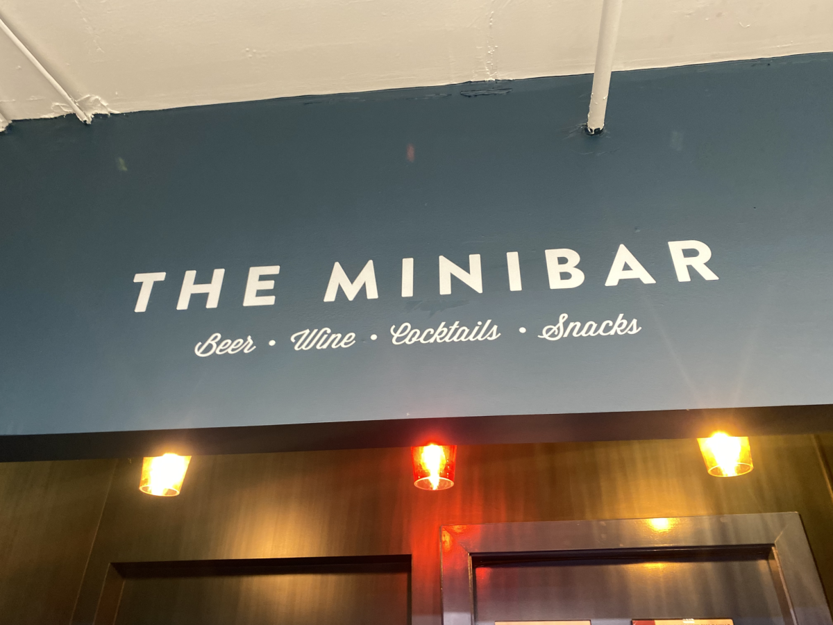 A sign saying Minibar.