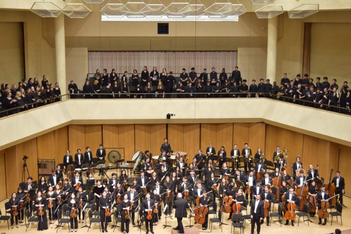 Over 200 students from the NUSO, Bienen Contemporary/Early Vocal Ensemble, University Chorale, University Singers and Northwestern Camerata played in a combined concert Saturday evening. 
