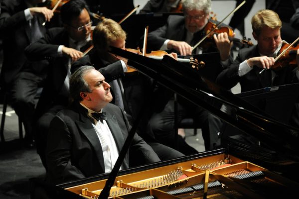 Celebrated pianist Yefim Bronfman presented a recital of Beethoven, Schubert, Salonen and Schumann at Chicago’s Symphony Center this past Sunday.