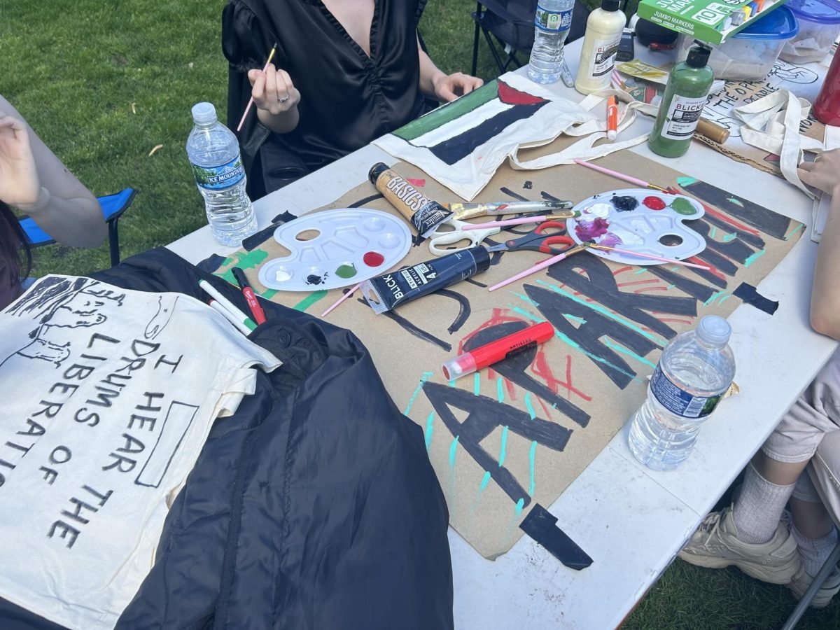 Attendees painted Palestinian symbols and flags on tote bags during the art build. 
