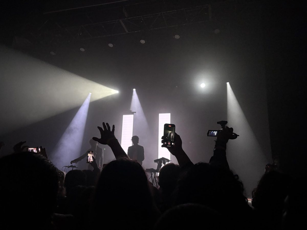 The Hellp performed at The Vic Theatre for its North America tour stop in Chicago.
