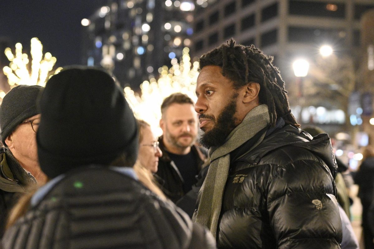 A person listens to a conversation.