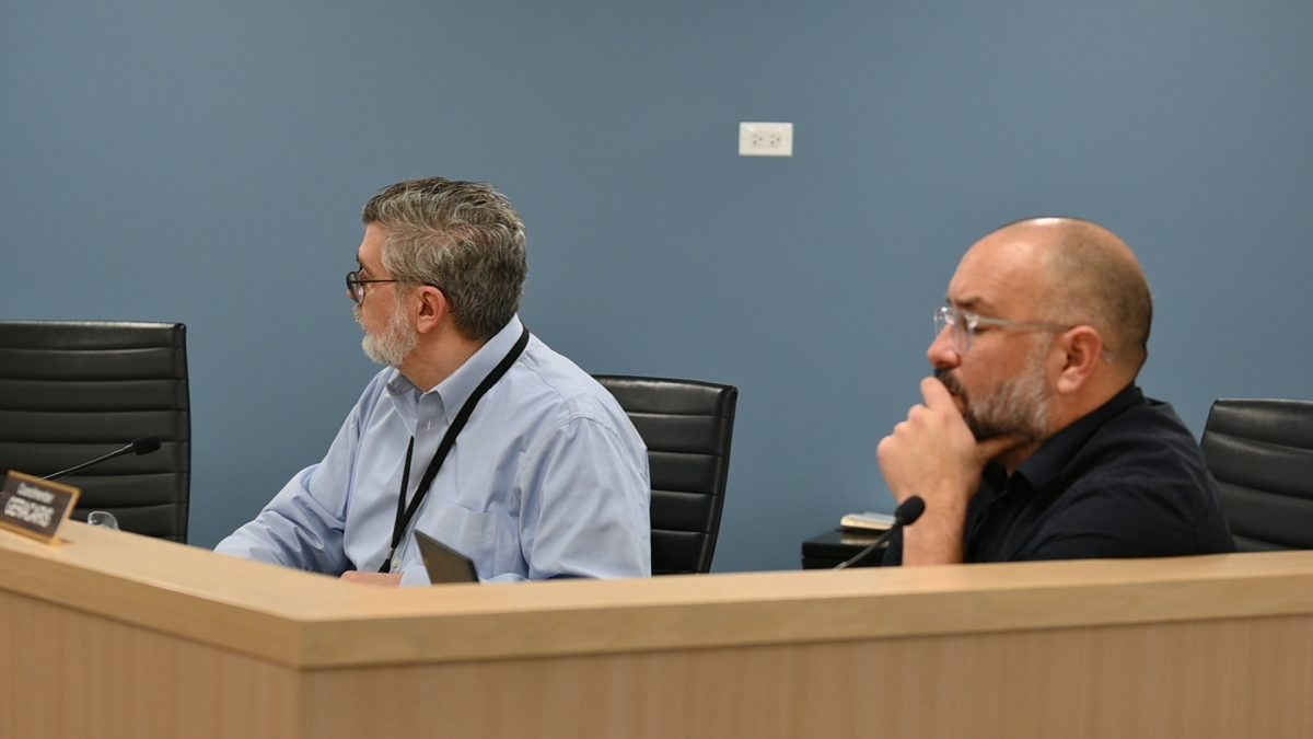 Ald. Matt Rodgers sits next to Ald. Juan Geracaris.