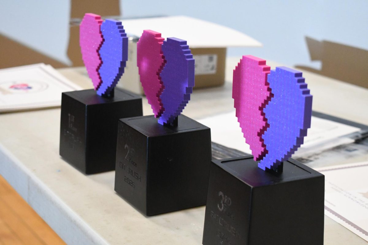 The top three winning teams received a 3D-printed trophy. 